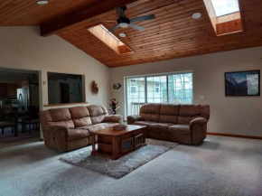 Large Home at Yosemite Gateway !